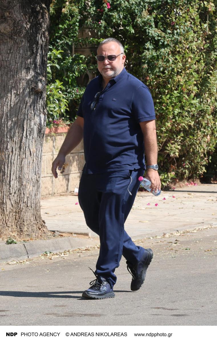 Θρήνος στην κηδεία του Λορέντζο Καριέρε - Συντετριμμένη η σύζυγός του, Έλενα Κατραβά 2 ndp 3828 scaled