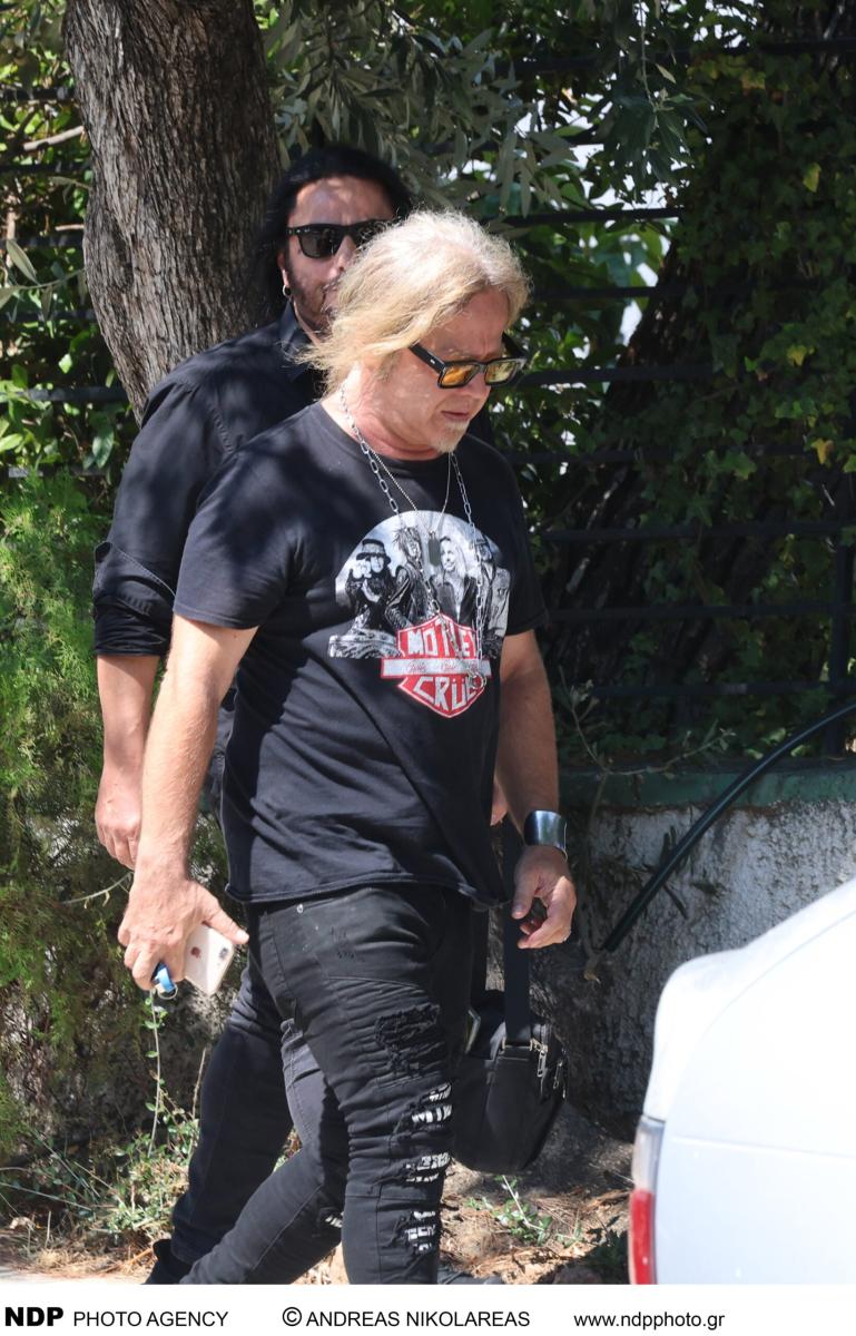 Θρήνος στην κηδεία του Λορέντζο Καριέρε - Συντετριμμένη η σύζυγός του, Έλενα Κατραβά 12 ndp 3930 scaled