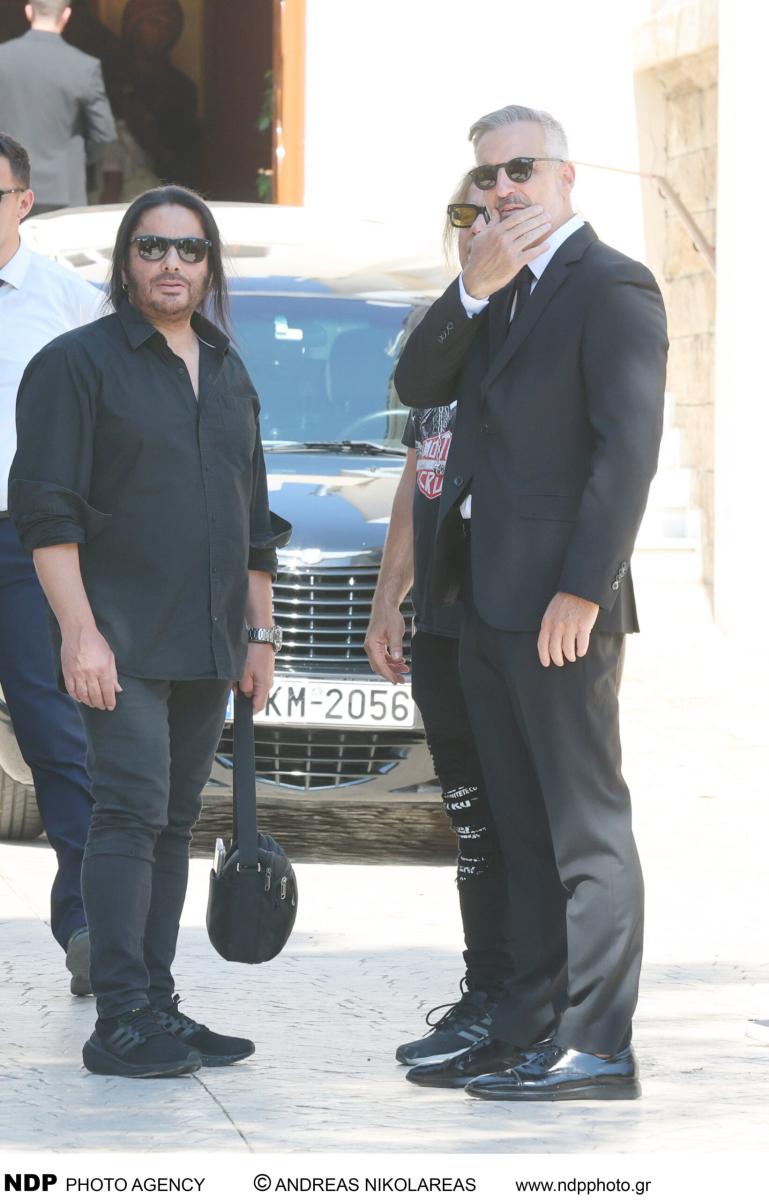 Θρήνος στην κηδεία του Λορέντζο Καριέρε - Συντετριμμένη η σύζυγός του, Έλενα Κατραβά 15 ndp 3983 scaled