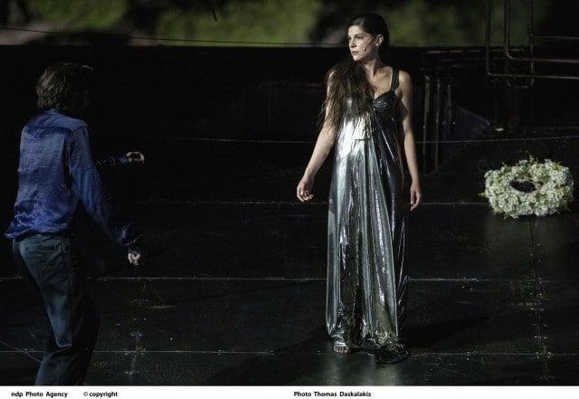 Ο Γιάννης Μπέζος και η Ναταλία Τσαλίκη καμάρωσαν την κόρη τους Ηρώ στην Επίδαυρο - Οι φωτογραφίες 6 thumbnail preview