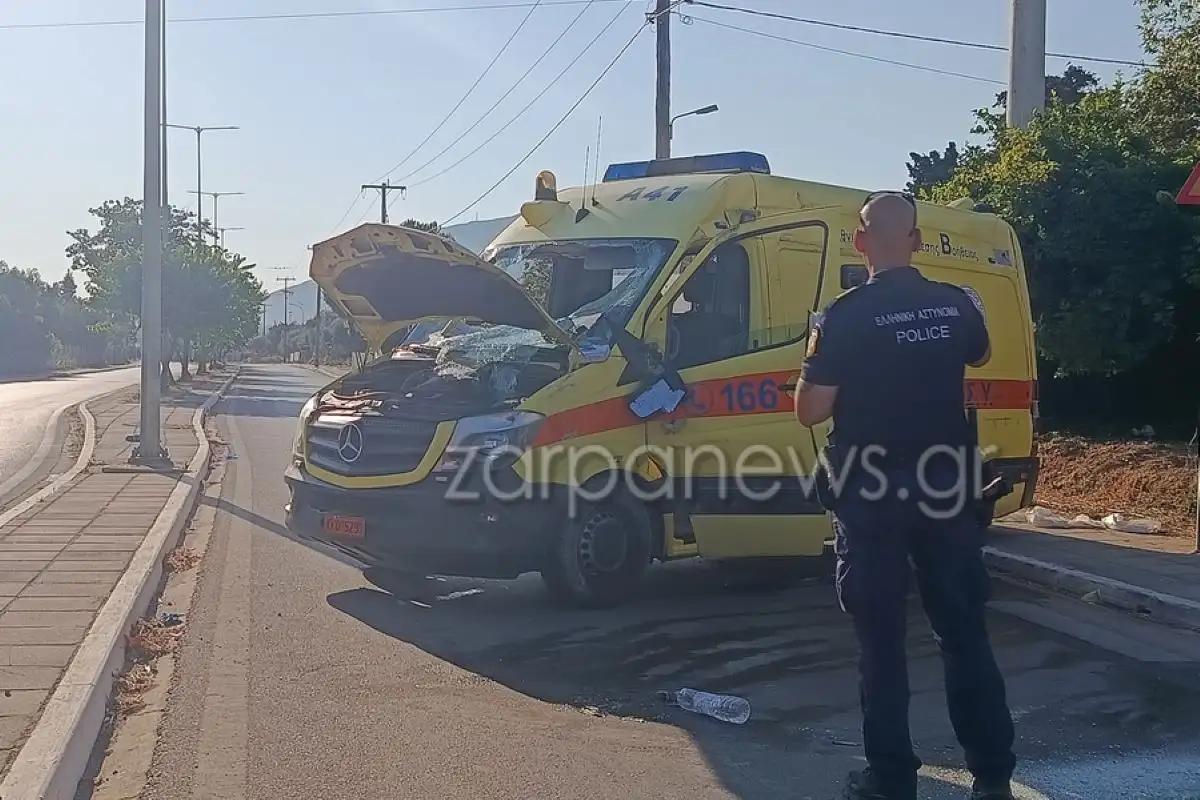 Ασθενοφόρο τράκαρε με αυτοκίνητο και τούμπαρε στα Χανιά – Νεκρός ο ασθενής που μετέφερ - 2 διασώστες τραυματίες 2