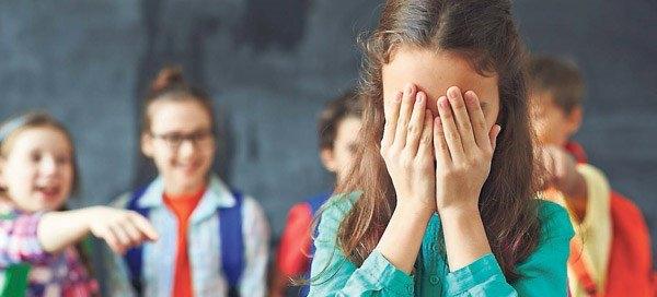 Σοκ στο Ηράκλειο: Άγριος ξυλοδαρμός 15χρονης από συνομήλικες με την ενθάρρυνση άλλων ανηλίκων.