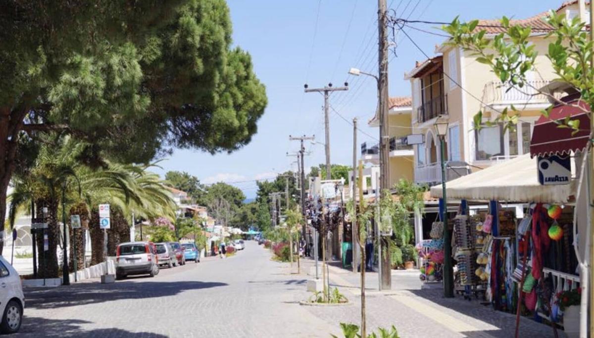 Χωρίς αμάξι, από το κρεβάτι στο κύμα: Ο παράδεισος με την παραλία χιλιομέτρων που τα έχεις όλα σε ακτίνα 100 μέτρων 1 stigmiotypo othonis 2026 07 20 14.11.11