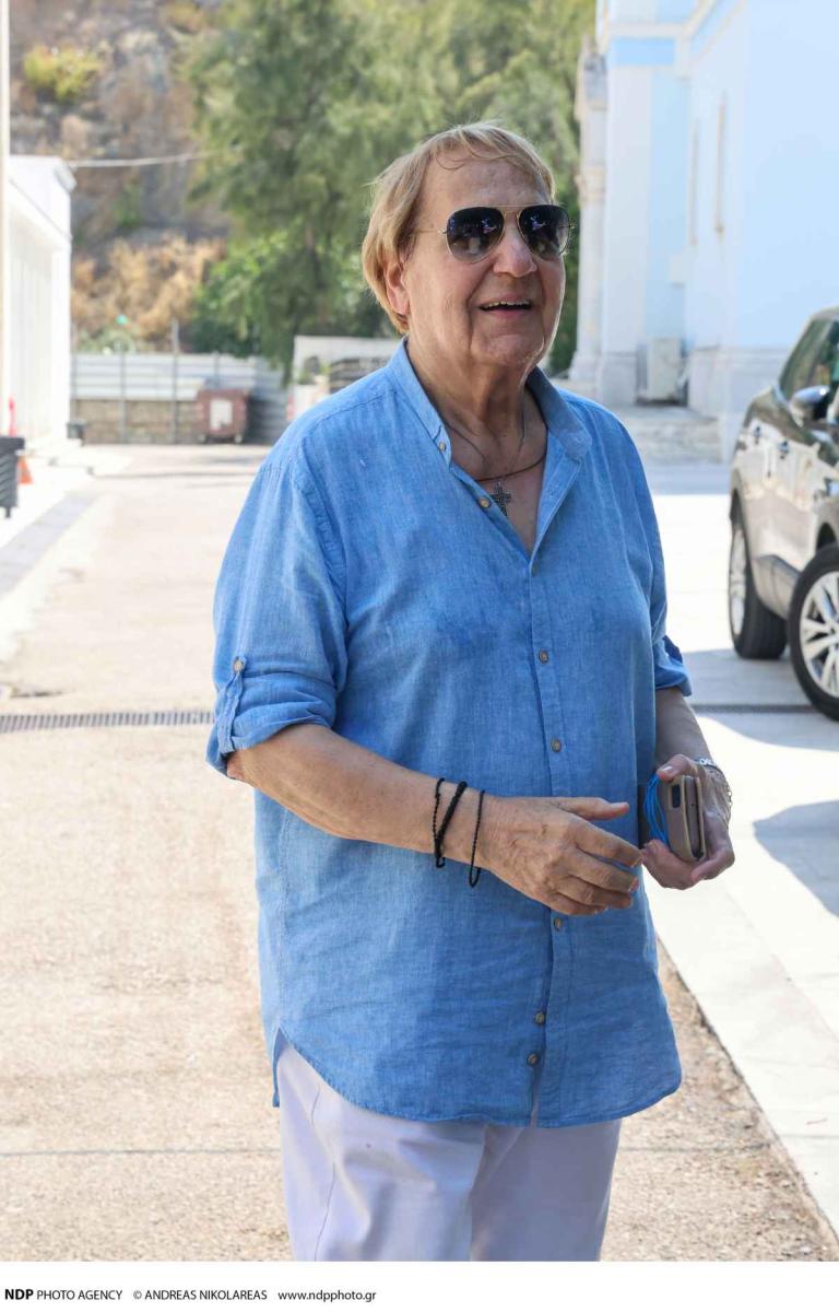 Μνημόσυνο Αλίκης Βουγιουκλάκη: Ράκος ο αδερφός της, Αντώνης - Οι επώνυμοι που έδωσαν το «παρών» και η ηχηρή απουσία 3 kostas benetsanos