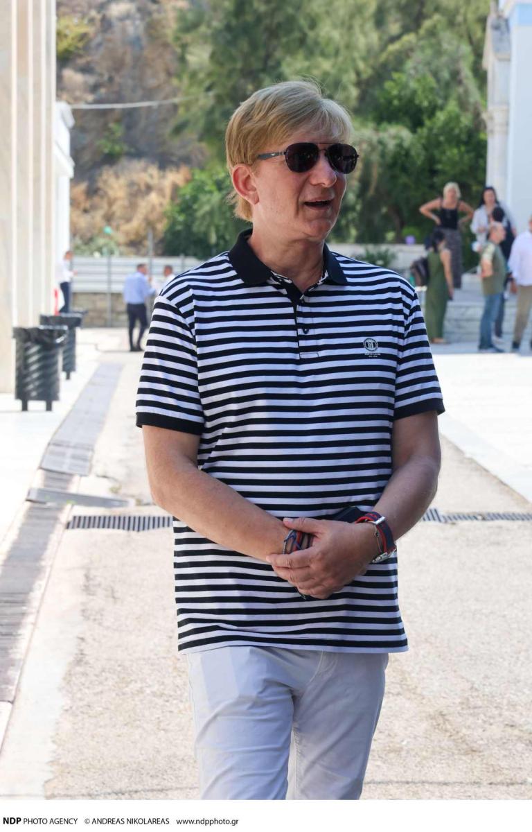 Μνημόσυνο Αλίκης Βουγιουκλάκη: Ράκος ο αδερφός της, Αντώνης - Οι επώνυμοι που έδωσαν το «παρών» και η ηχηρή απουσία 6 makis delaportas