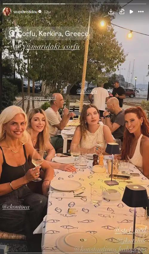 Σε σχέση και ξανά ερωτευμένη η Σίσσυ Χρηστίδου – Ποιος είναι ο γοητευτικός άνδρας που της έκλεψε την καρδιά 2 sissy