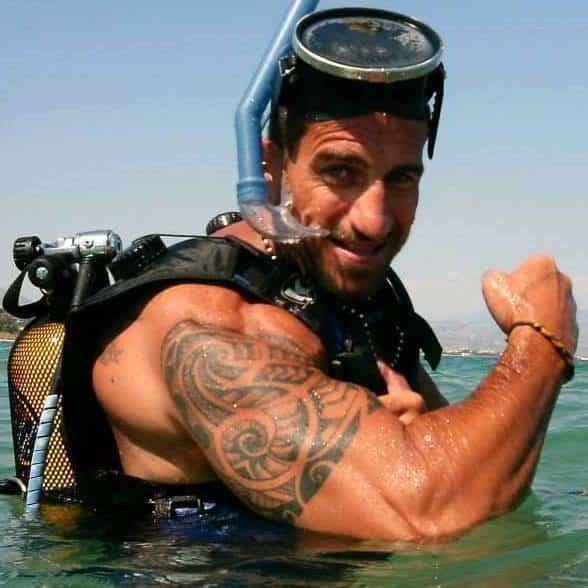 Πρώην βατραχάνθρωπος των Ιμίων καταγγέλλει μη αναγνώριση των διπλών ενσήμων – Φαίνονται μόνο 10 χρόνια προϋπηρεσίας 2 865d461e3906f2a1d5a1786de7d2de5f