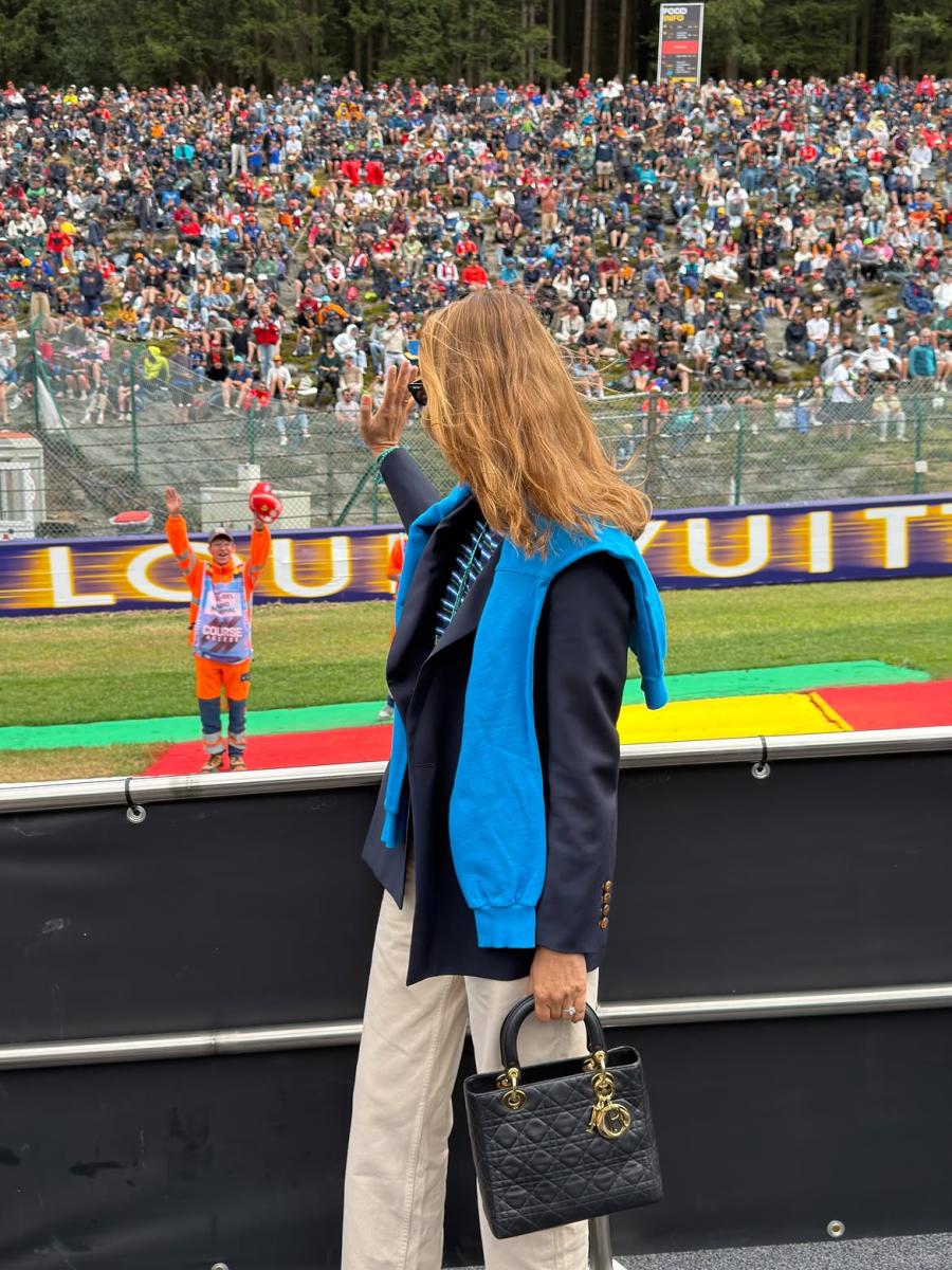 Δίδαξε στυλ η Βίκυ Καγιά στο Grand Prix του Βελγίου – Οι κομψές και άψογες εμφανίσεις της 3 2 46