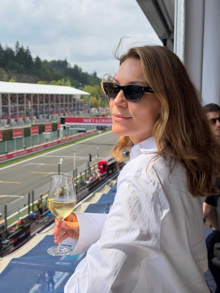 Δίδαξε στυλ η Βίκυ Καγιά στο Grand Prix του Βελγίου – Οι κομψές και άψογες εμφανίσεις της 5 6 17