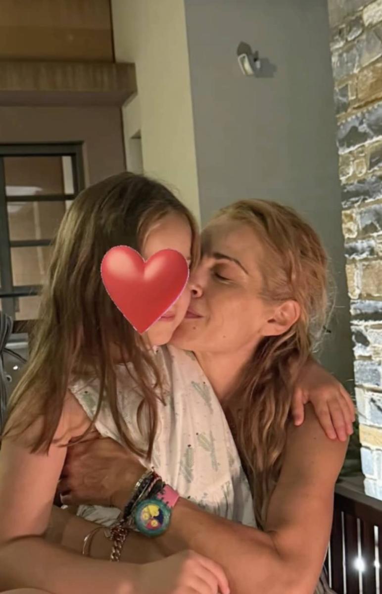Τζένη Μπότση: Πόζαρε χωρίς φίλτρα για τα γενέθλιά της, αγκαλιά με την κόρη της – Πόσο χρονών έγινε η αγαπημένη ηθοποιός 2 stigmiotypo othonis 2026 07 23 21.14.00