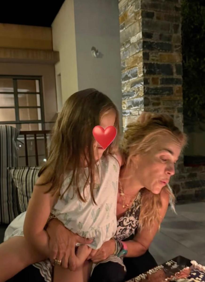 Τζένη Μπότση: Πόζαρε χωρίς φίλτρα για τα γενέθλιά της, αγκαλιά με την κόρη της – Πόσο χρονών έγινε η αγαπημένη ηθοποιός 3 stigmiotypo othonis 2026 07 23 21.14.06