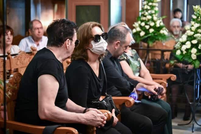 Σπαραγμός στο τελευταίο αντίο στη Μαίρη Λίντα - Τα δάκρυα της κόρη της 3 6a63191e1771e 1
