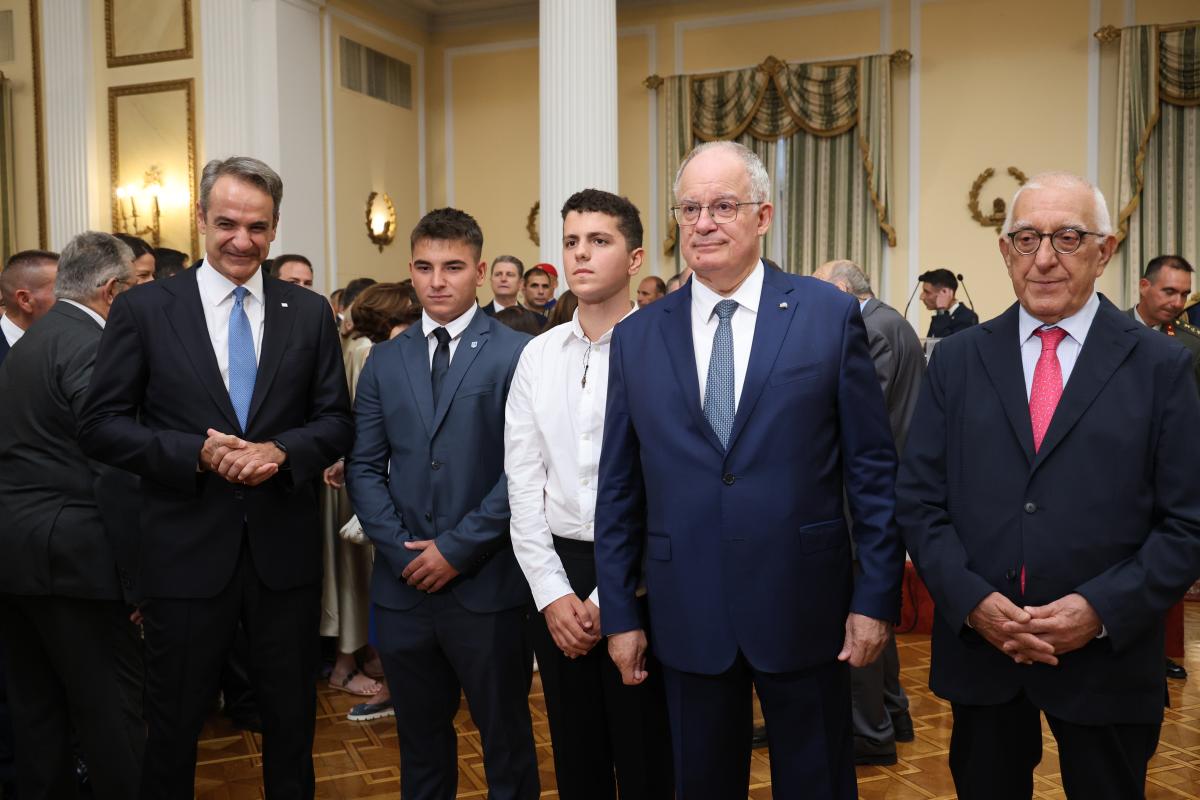 Έδωσε μαθήματα στυλη Μιμή Ντενίση - Ποια πρόσωπα έδωσαν το «παρών» στη Δεξίωση για την αποκατάσταση της Δημοκρατίας 1 proedriko megaro 1