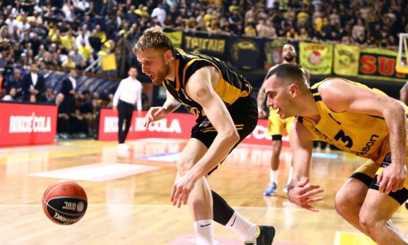 O Βασίλης Χαραλαμπόπουλος