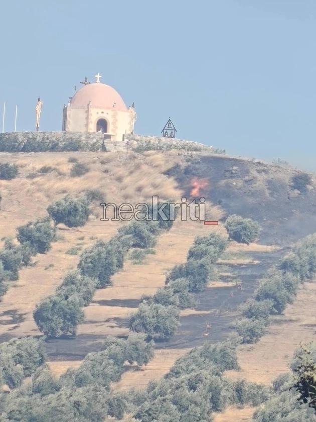 Φωτιά στο Ρέθυμνο: Καίγεται το φοινικόδασος της Πρέβελης 1 prevelh 3.jpg
