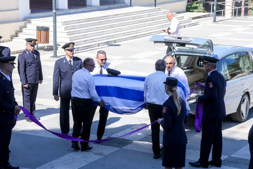 Κλαίει το Αγρίνιο για τον άτυχο 27χρονο πυροσβέστη: Θρήνος στην κηδεία του Κωνσταντίνου Λαιμοδέτη-Με τιμές ήρωα το τελευταίο αντίο 1 1 437