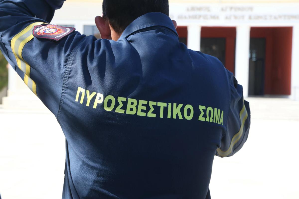 Κλαίει το Αγρίνιο για τον άτυχο 27χρονο πυροσβέστη: Θρήνος στην κηδεία του Κωνσταντίνου Λαιμοδέτη-Με τιμές ήρωα το τελευταίο αντίο 5 githeio kideia pyrosbestis3