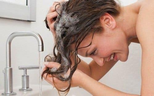 Οξυζενέ: 12 λόγοι για να το έχετε πάντα στο σπίτι – Έξυπνες χρήσεις που θα κάνουν τη ζωή σας πιο εύκολη 7 20200830 5f4b73878a5ac
