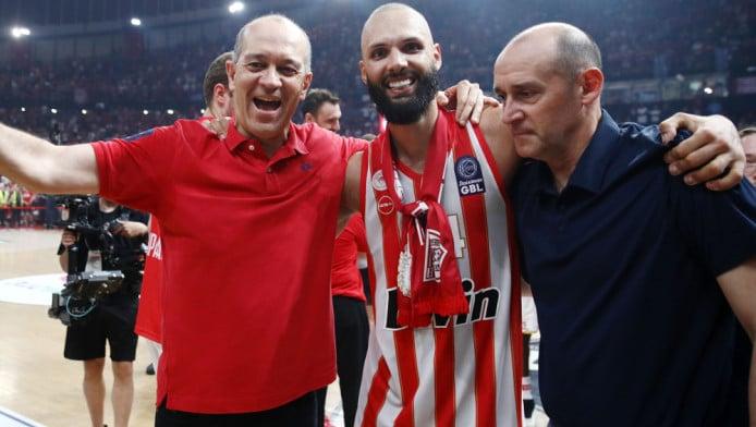 Βουίζει ο Πειραιάς για νέο Φουρνιέ στον Ολυμπιακό - 3 εκατ. οι Αγγελόπουλοι