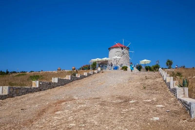 Εισιτήριο με 3 εuρώ φαγητό με 10 εuρώ: Το νησί – θαύμα που επιλέγουν όσοι προτιμούν φθηνές κι ανέμελες διακοπές 6 kastos 10