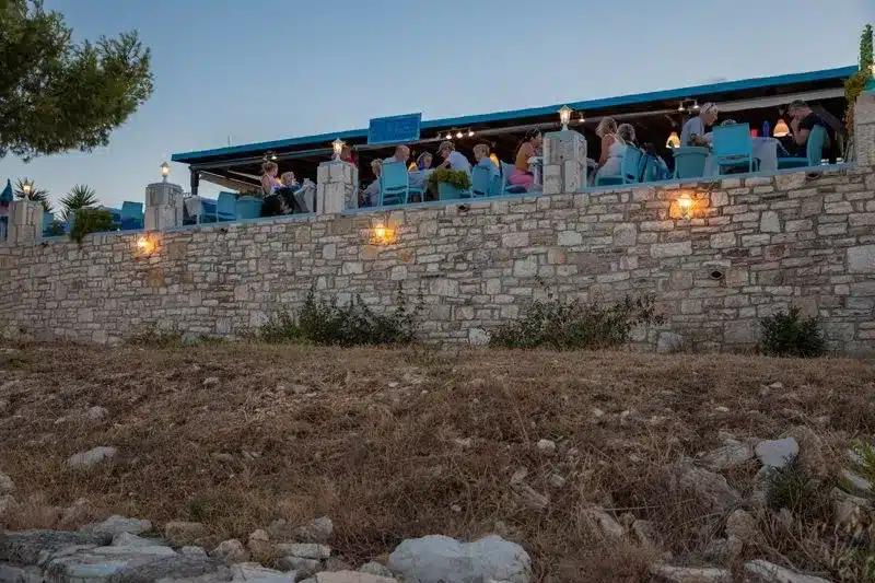 Εισιτήριο με 3 εuρώ φαγητό με 10 εuρώ: Το νησί – θαύμα που επιλέγουν όσοι προτιμούν φθηνές κι ανέμελες διακοπές 9 kastos 7