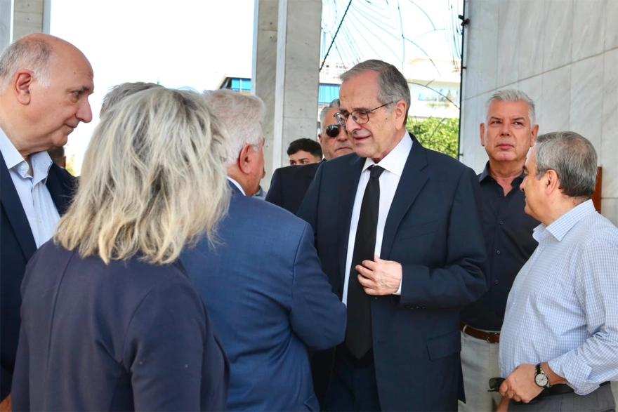 Τελέστηκε το μνημόσυνο της κόρης του Αντώνη Σαμαρά, Λένας στο Α' Νεκροταφείο Αθηνών 9 mnimosino samara 11