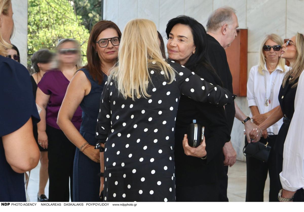 Τελέστηκε το μνημόσυνο της κόρης του Αντώνη Σαμαρά, Λένας στο Α' Νεκροταφείο Αθηνών 13 2 1 scaled