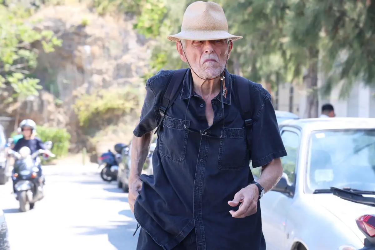 Κηδεία Νίκου Καλογερόπουλου: Τον αποχαιρέτησαν με όργανα και τραγούδια - Όλος ο καλλιτεχνικός κόσμος ήταν εκεί 10 kideia kalogeropoulou ndp 4