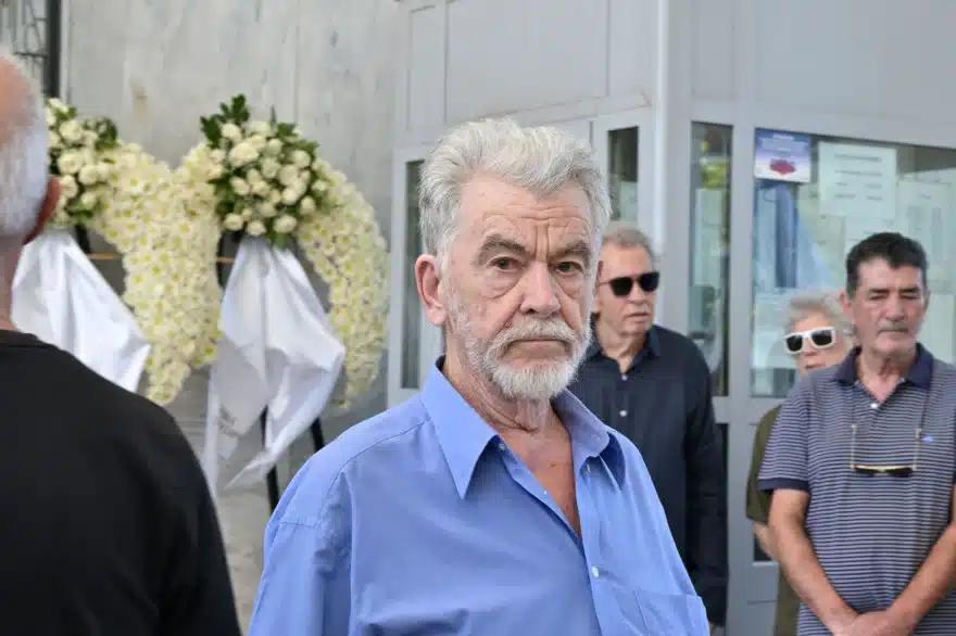 Κηδεία Νίκου Καλογερόπουλου: Τον αποχαιρέτησαν με όργανα και τραγούδια - Όλος ο καλλιτεχνικός κόσμος ήταν εκεί 18 khdeia kalogeropoulos 3