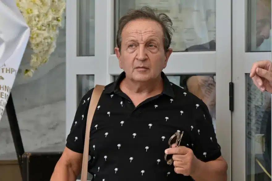 Κηδεία Νίκου Καλογερόπουλου: Τον αποχαιρέτησαν με όργανα και τραγούδια - Όλος ο καλλιτεχνικός κόσμος ήταν εκεί 20 khdeia kalogeropoulos 6
