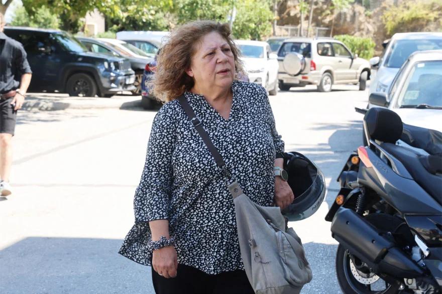 Κηδεία Νίκου Καλογερόπουλου: Τον αποχαιρέτησαν με όργανα και τραγούδια - Όλος ο καλλιτεχνικός κόσμος ήταν εκεί 31 khdeia kalogeropoulos 17