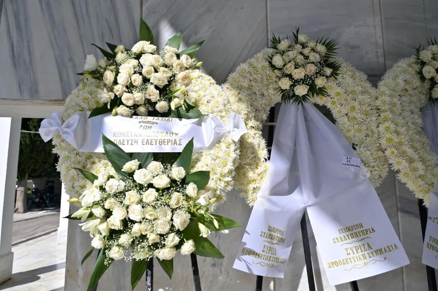 Κηδεία Νίκου Καλογερόπουλου: Τον αποχαιρέτησαν με όργανα και τραγούδια - Όλος ο καλλιτεχνικός κόσμος ήταν εκεί 35 khdeia kalogeropoulos 3