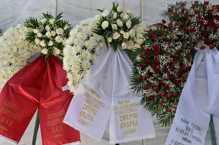 Κηδεία Νίκου Καλογερόπουλου: Τον αποχαιρέτησαν με όργανα και τραγούδια - Όλος ο καλλιτεχνικός κόσμος ήταν εκεί 37 khdeia kalogeropoulos 5