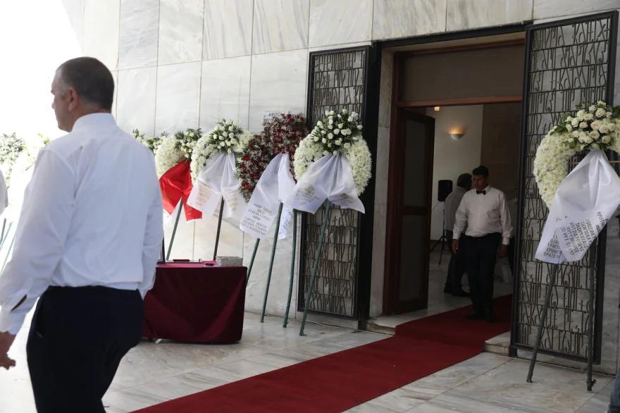 Κηδεία Νίκου Καλογερόπουλου: Τον αποχαιρέτησαν με όργανα και τραγούδια - Όλος ο καλλιτεχνικός κόσμος ήταν εκεί 39 khdeia kalogeropoulos 7