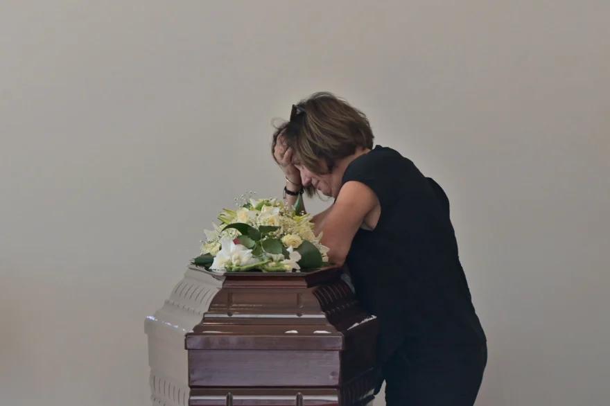 Κηδεία Νίκου Καλογερόπουλου: Τον αποχαιρέτησαν με όργανα και τραγούδια - Όλος ο καλλιτεχνικός κόσμος ήταν εκεί 40 khdeia kalogeropoulos 8