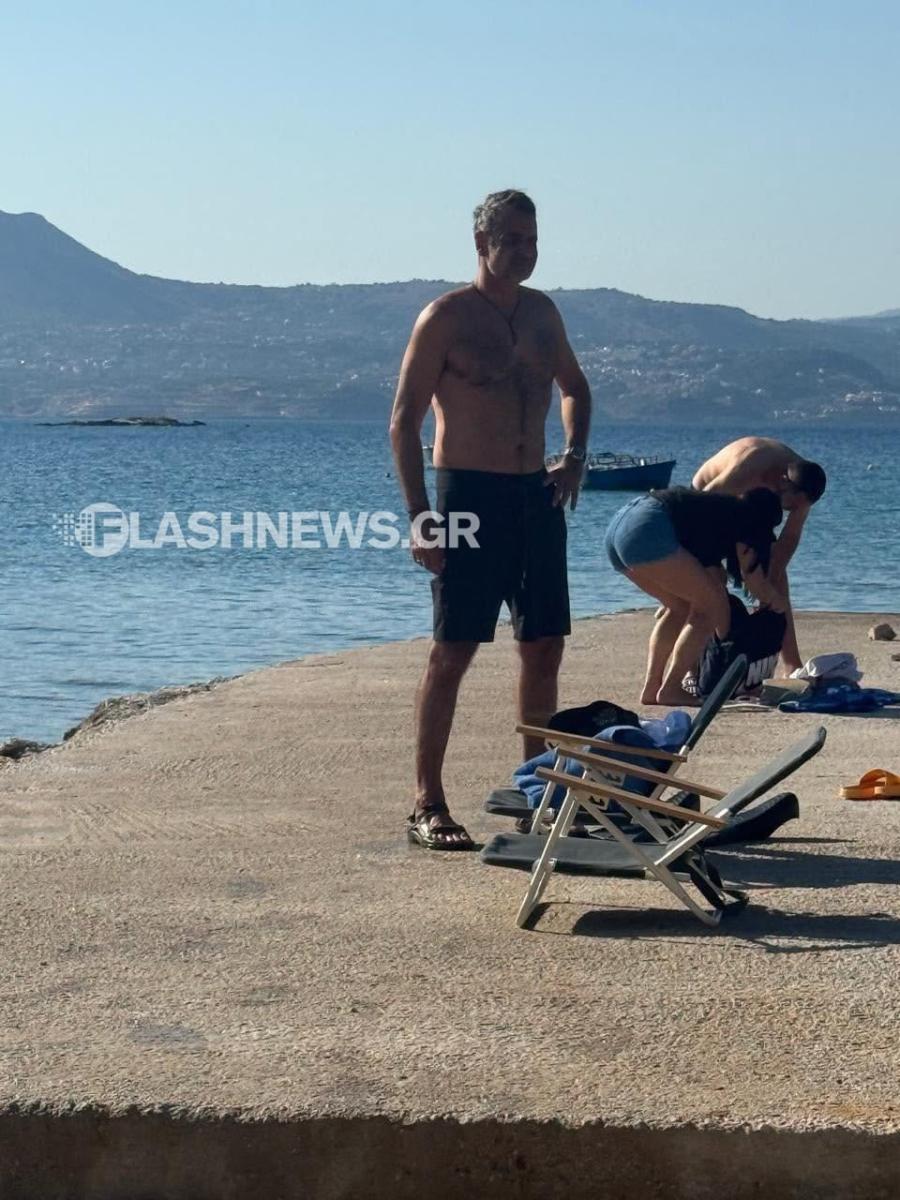 Για πρωινό μπάνιο ο Κυριάκος Μητσοτάκης μετά το ατύχημα που είχε με το ποδήλατό του 1 mitsotakis marathi