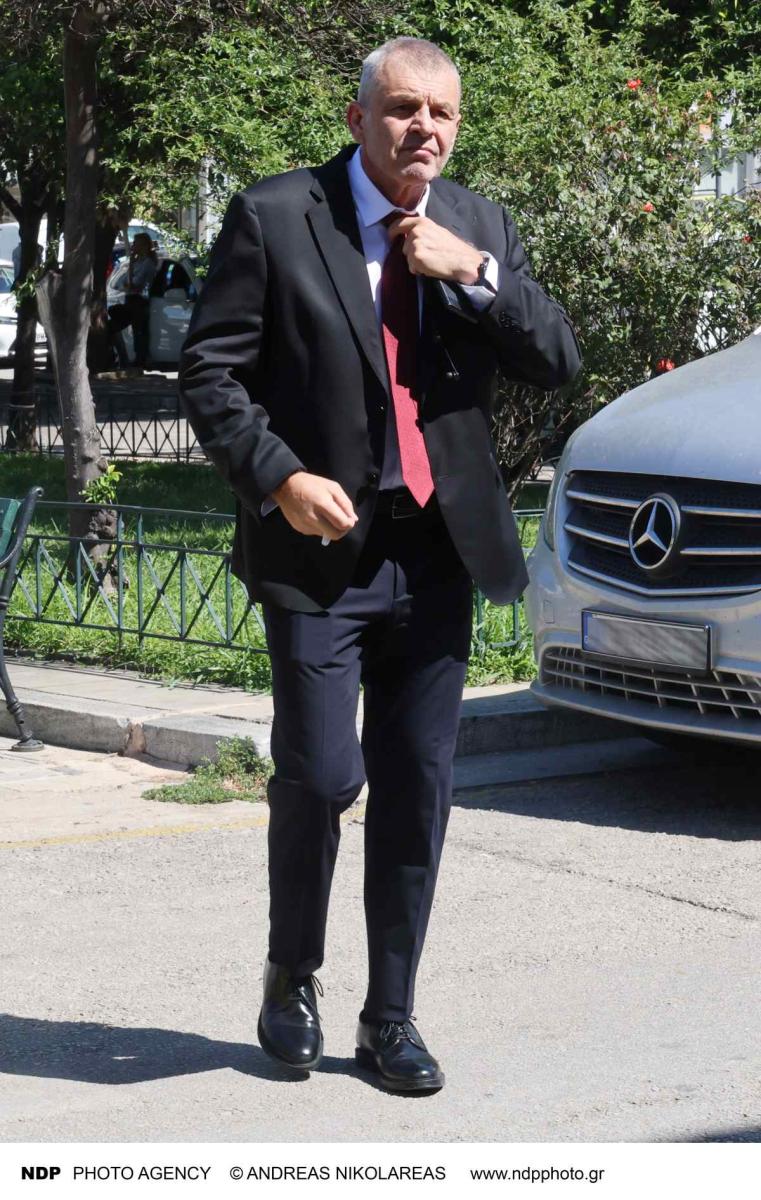 Νίκος Καλογερόπουλος: Τραγικές φιγούρες η σύζυγος και ο γιος του στο τελευταίο «αντίο» – Το τραγούδι που του αφιέρωσαν 6 kidia kalogeropoulou6