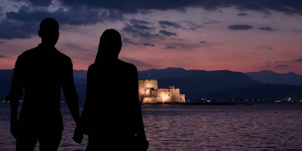 Σόδομα και Γόμορρα σε πασίγνωστη ελληνική πόλη: Ζευγάρια κλείνουν βίλες – «Είμαστε παντρεμένοι, εχέμυθοι και ψάχνουμε…» 1 argolida planet 2025 08 21t183941.590 1
