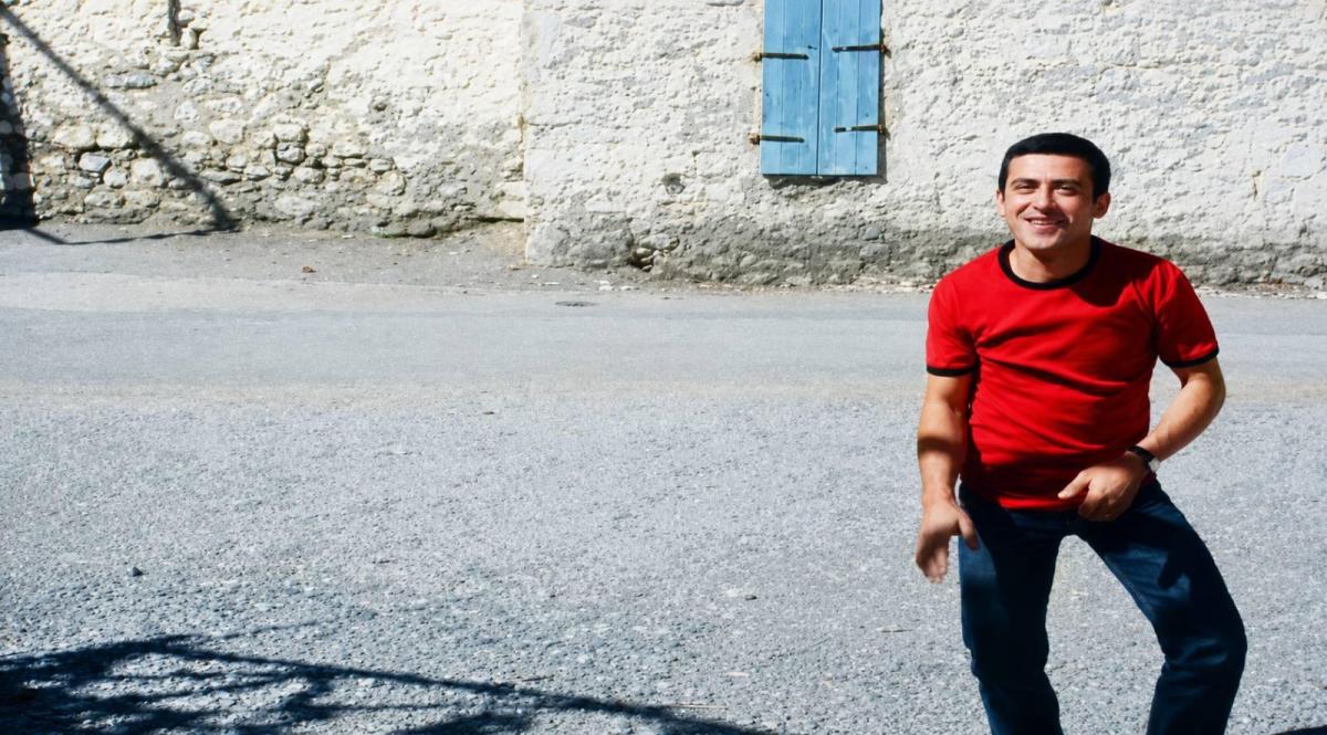 Λουτρό αλήθειας: Το Ertflix έχει την θρυλική ελληνική ταινία που η παρακολούθησή της είναι «υποχρεωτική» 1 menshouse 20260812184304 863169