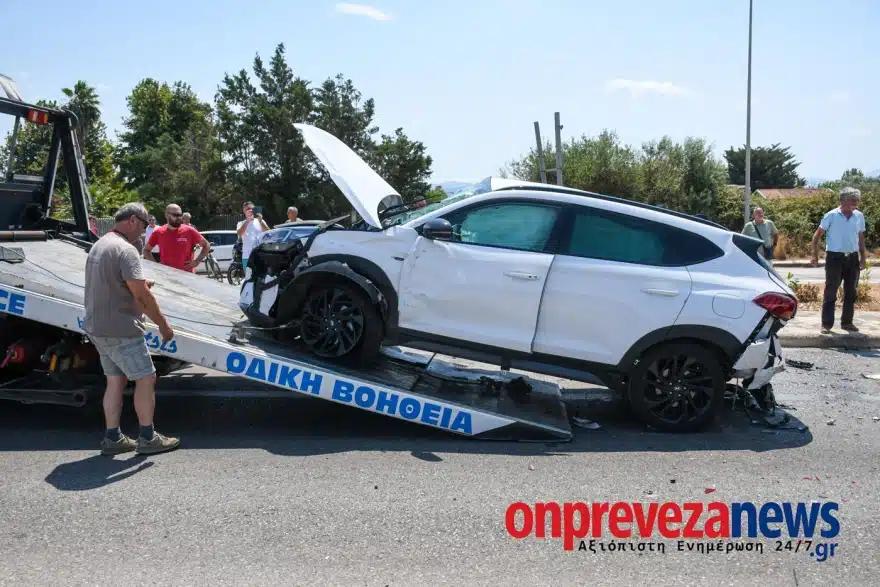 Σοβαρό τροχαίο στην Πρέβεζα: Φορτηγό συγκρούστηκε με τρία ΙΧ - Οκτώ τραυματίες, μεταξύ των οποίων και παιδιά 8
