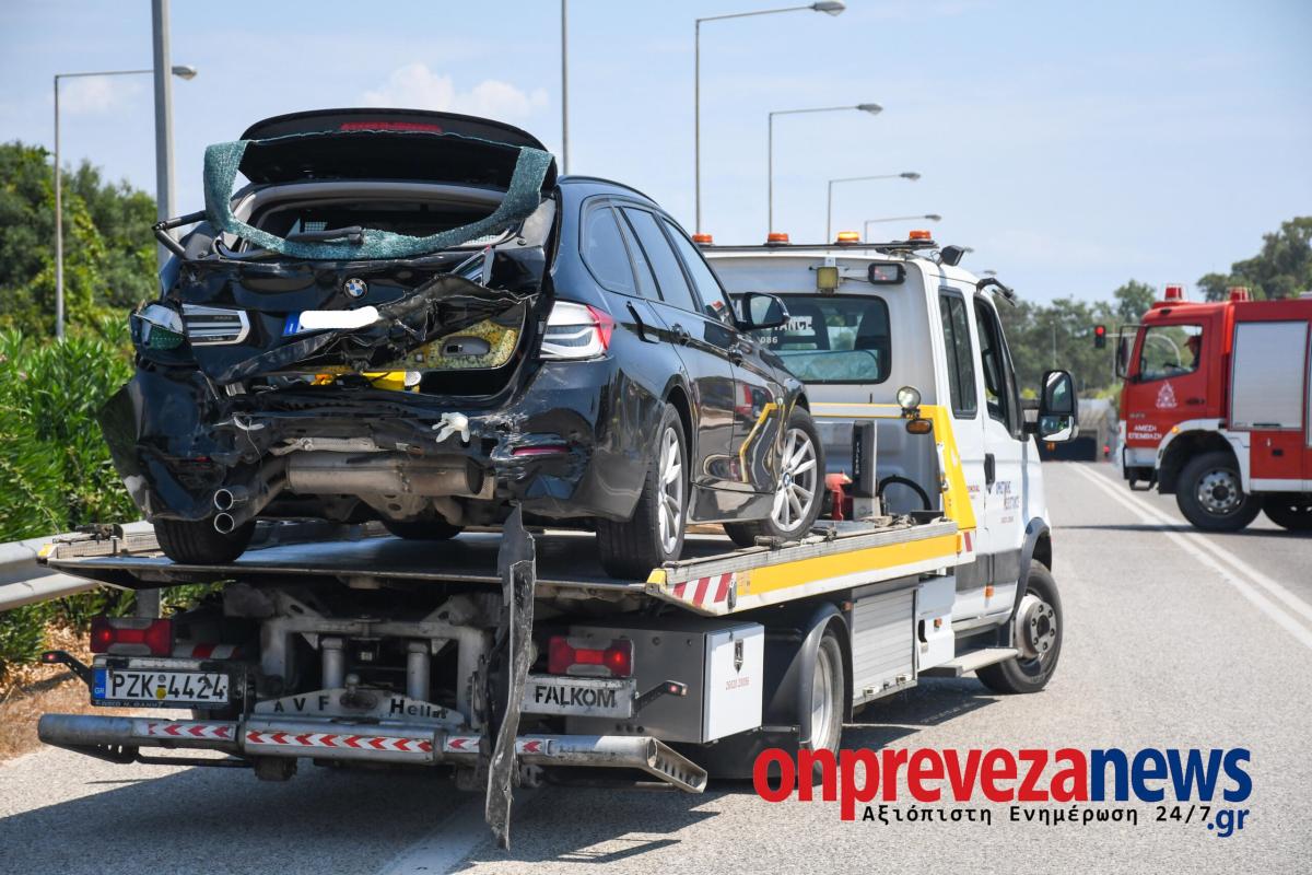 Σοβαρό τροχαίο στην Πρέβεζα: Φορτηγό συγκρούστηκε με τρία ΙΧ - Οκτώ τραυματίες, μεταξύ των οποίων και παιδιά 23 karampola aktio 19 scaled 1