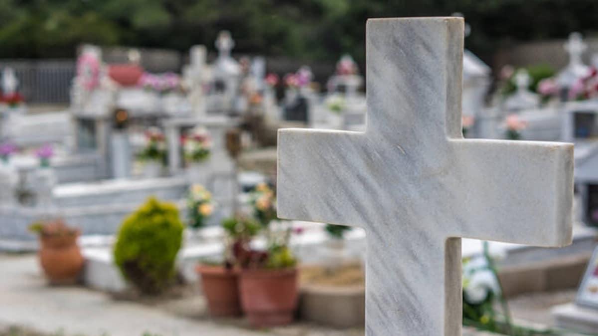 Χαμός με 69χρονη μητέρα που νόμιζε ότι είχαν πάρει τη σορό του γιου της - Χαμός στο νεκροταφείο, κάλεσε την αστυνομία 1 koimitirio