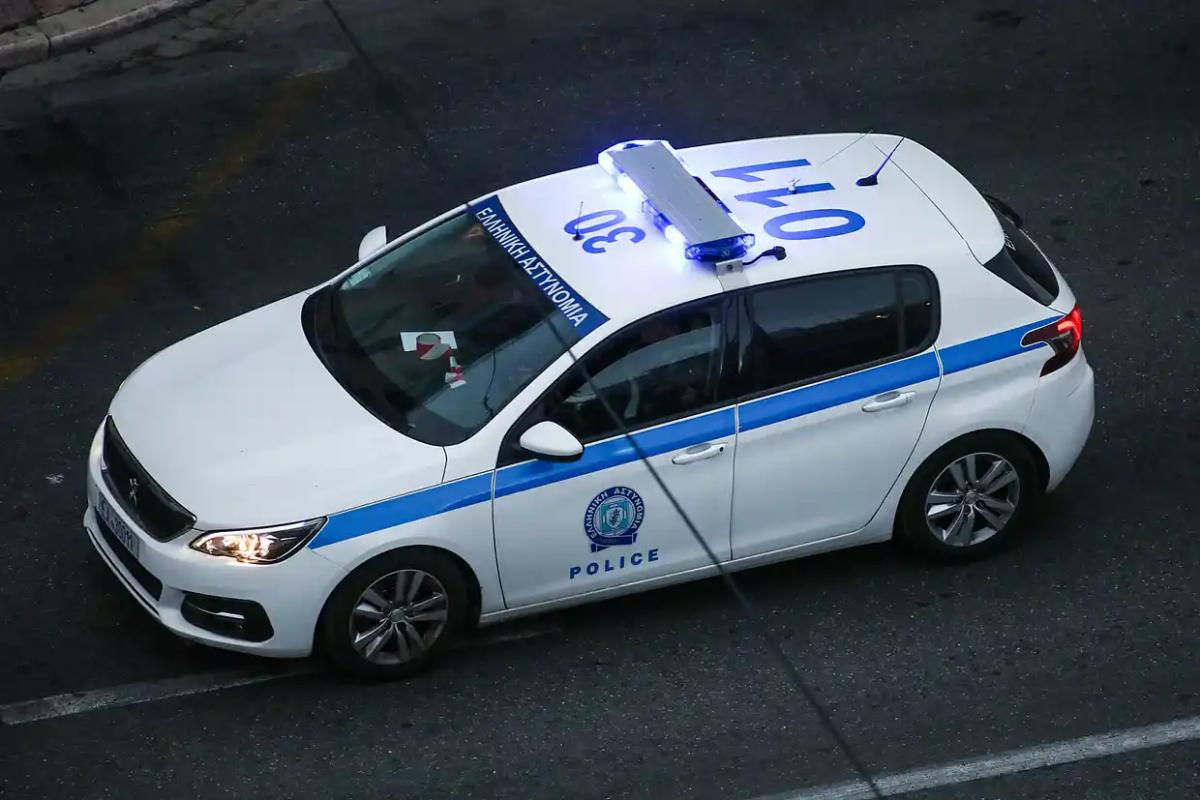 Χαμός με 69χρονη μητέρα που νόμιζε ότι είχαν πάρει τη σορό του γιου της - Χαμός στο νεκροταφείο, κάλεσε την αστυνομία 2 to ypoyrgeio prostasias politi astynomia 39574