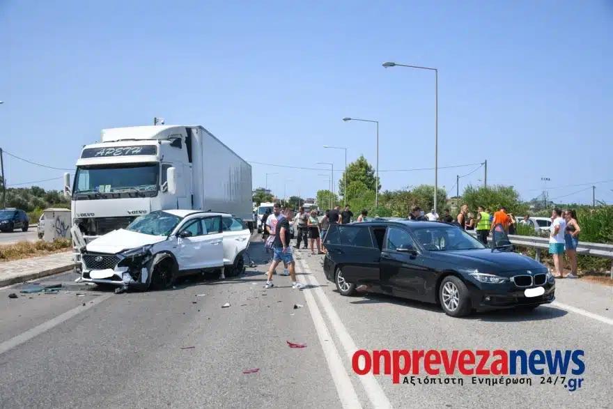 Πρέβεζα: Πώς συνέβη το τροχαίο με τους 8 τραυματίες – «Πονούσα παντού, προσπαθώ να συνέλθω», λέει Ιταλίδα τουρίστρια από το νοσοκομείο 5 preveza troxaio 15 1
