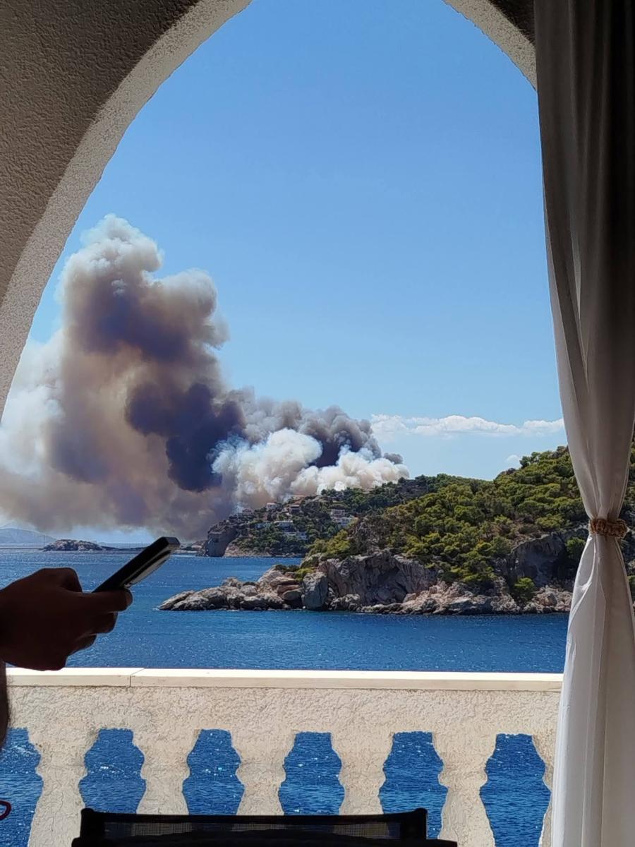 Φωτιά στη Σαλαμίνα: Διπλό πύρινο μέτωπο, κοντά σε σπίτια οι φλόγες – Μήνυμα του 112 για εκκένωση σε Περιστέρια και Κακή Βίγλα, σηκώθηκαν 7 εναέρια μέσα 1 772894696 1069435392262264 5295543786090035516 n