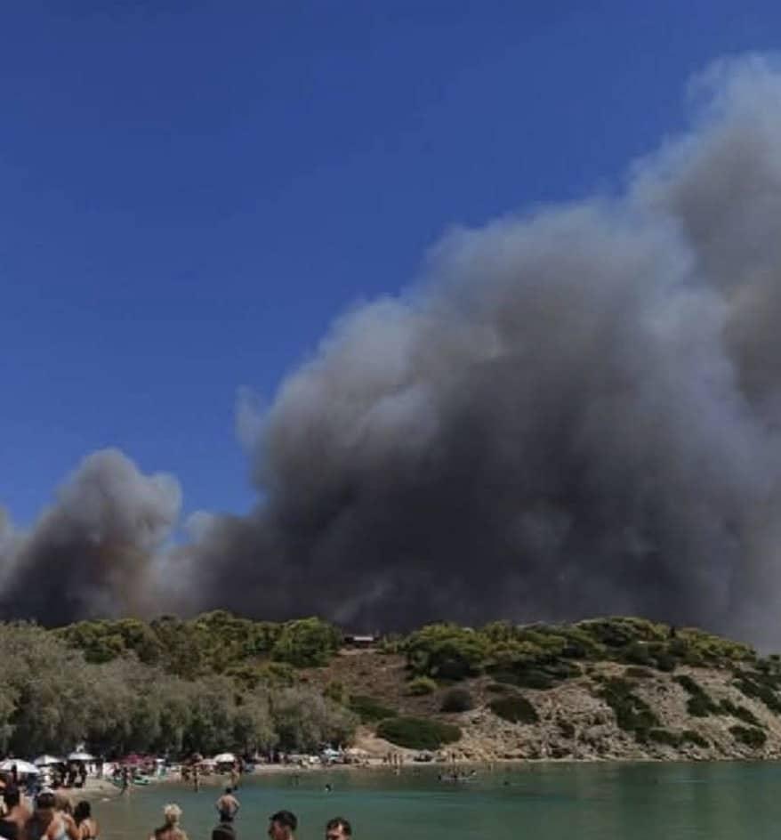 Φωτιά στη Σαλαμίνα: Διπλό πύρινο μέτωπο, κοντά σε σπίτια οι φλόγες – Μήνυμα του 112 για εκκένωση σε Περιστέρια και Κακή Βίγλα, σηκώθηκαν 7 εναέρια μέσα 2 stigmiotypo othonis 2026 08 16 15.40.44