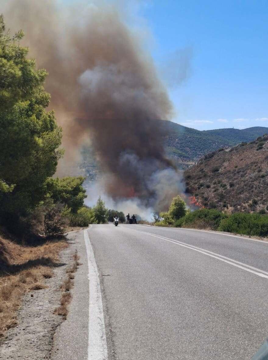 Τραγωδία με τις φωτιές στη Σαλαμίνα: Δύο νεκροί, καίγονται σπίτια, σπεύδουν σκάφη για εκκένωση διά θαλάσσης από Σελήνια και Κακή Βίγλα 5 773967636 1069450908927379 1304499987250144256 n