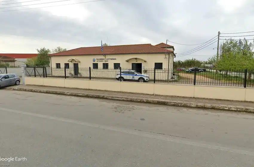 Ρομά τα έκαναν γυαλιά καρφιά στο Αστυνομικό Τμήμα για να απελευθερώσουν φίλο τους 3 astynomiko tmhma phneioy 850x560 1