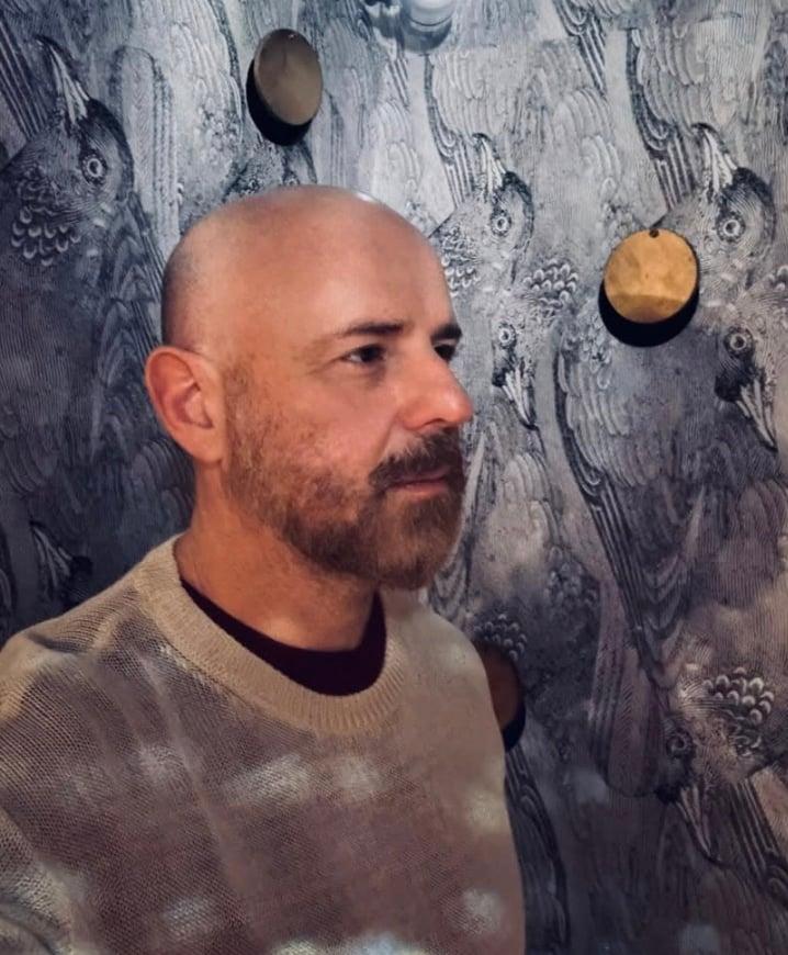 Auτός είναι ο εντυπωσιακός σύζυγος που παντρεύτηκε ο Φώτης Σεργουλόπουλος 2 stigmiotypo othonis 2025 12 12 23.18.58