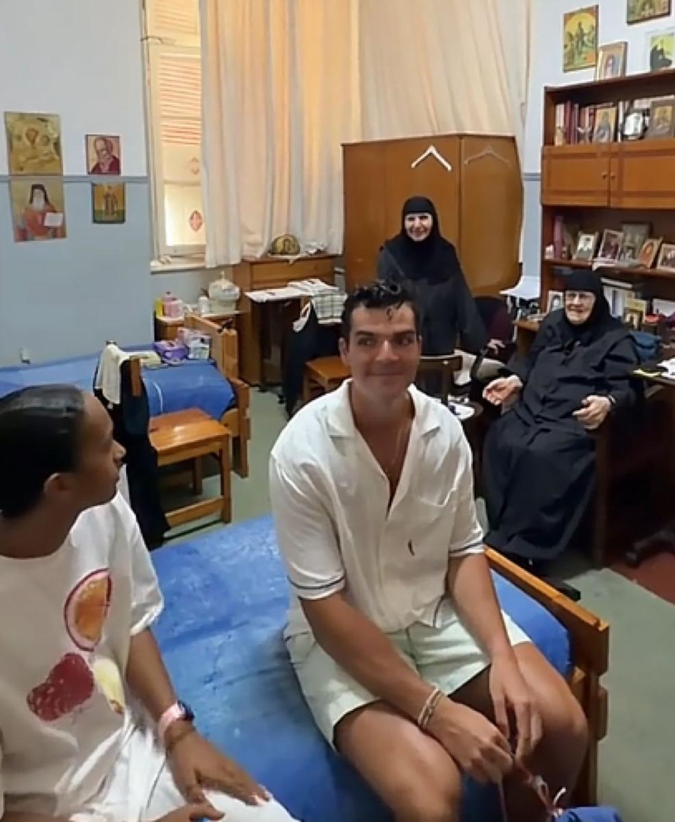 Έκλεισαν κατάλυμα και ανακάλυψαν ότι ήταν ορφανοτροφείο
